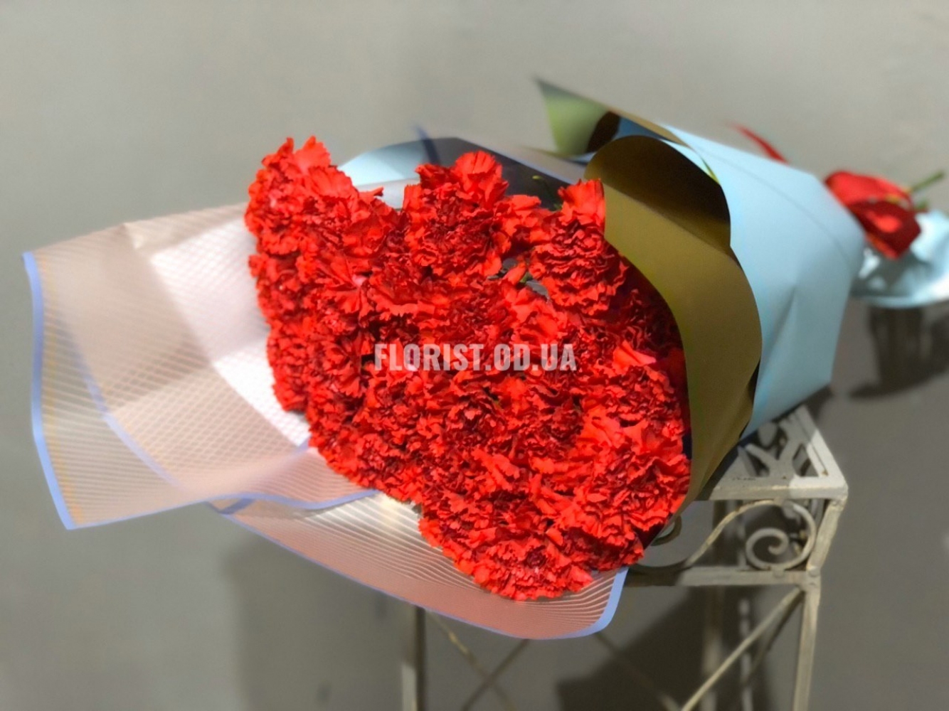 Букет из 25 красных гвоздик
